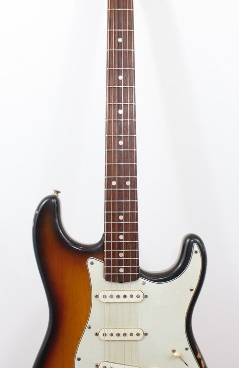 View classic guitars online - 1969 Fender Stratocaster!
