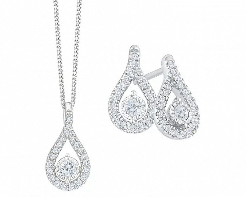 HALF PRICE! 9ct White Gold 1/3ct Diamond Earrings & Pendant Set
