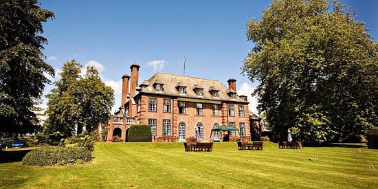 SAVE 50% on Wales retreat for 2 with Breakfast, 5-course Dinner & more!