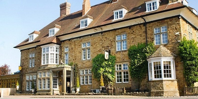 SAVE 45% on Forest of Dean Hunting Lodge stay for 2 with Wine!