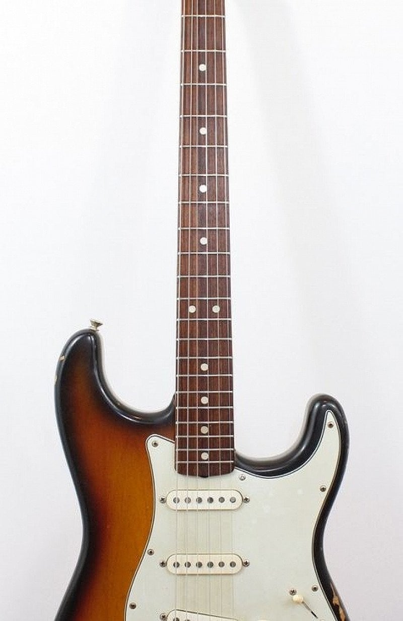 View classic guitars online - 1969 Fender Stratocaster!