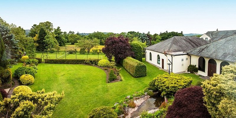 SAVE OVER 40% on Lake District 18th-century inn stay for 2 with Meals!
