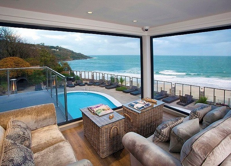 SAVE OVER 55% on Cornwall: Coastal Getaway for 2 with Breakfast & Welcome Cocktail!!