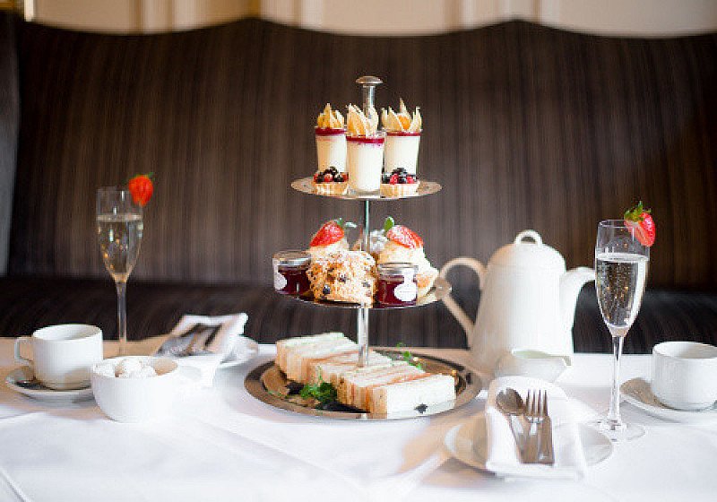 36% OFF - Essex: Seaside Break with Cream Tea & Prosecco!