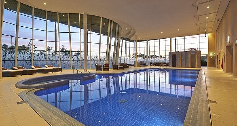 SAVE OVER 35% on this 'Top notch' spa: Pamper Day with Massage & Afternoon Tea!