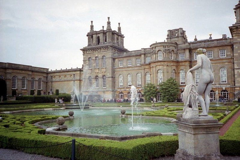 SAVE 36% on this 2-night Oxfordshire break for 2 with Breakfast, Dinner & Blenheim entry!