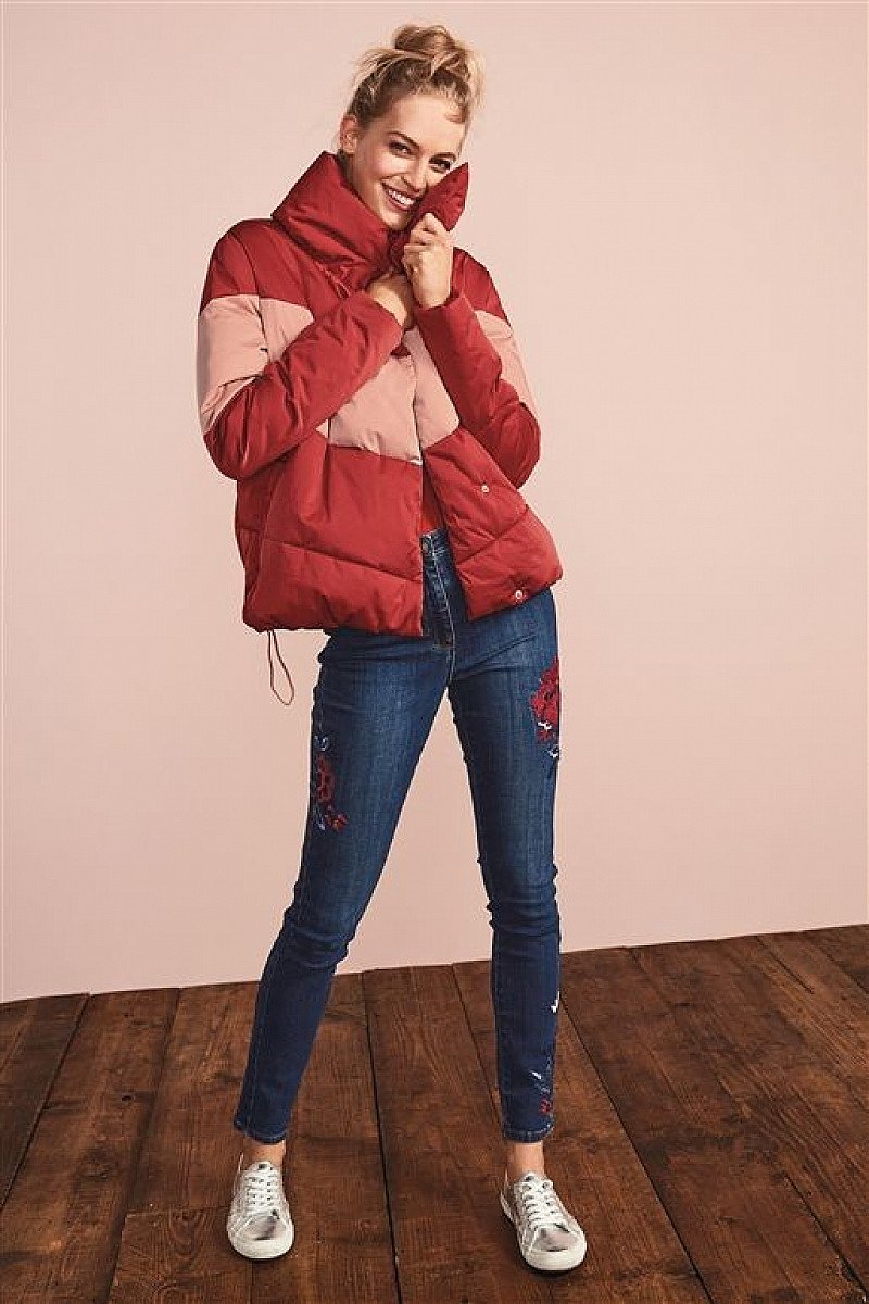 SAVE 50% OFF Embroidered Flower Skinny Jeans!
