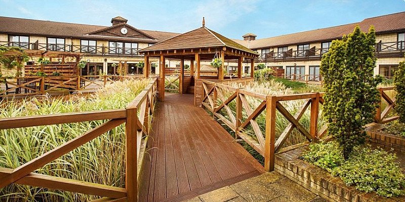 SAVE OVER 45% on this 2-night Hampshire break with Dinner & Wine - ONLY £84 per person!