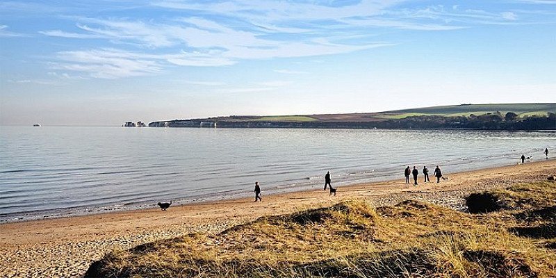 £99 – Dorset: Studland Bay seaside getaway w/meals, 44% off!