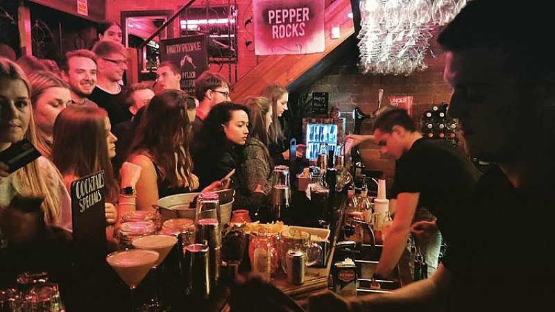Come down after a dragged evening of late night shopping and chill with a drink in your hand!