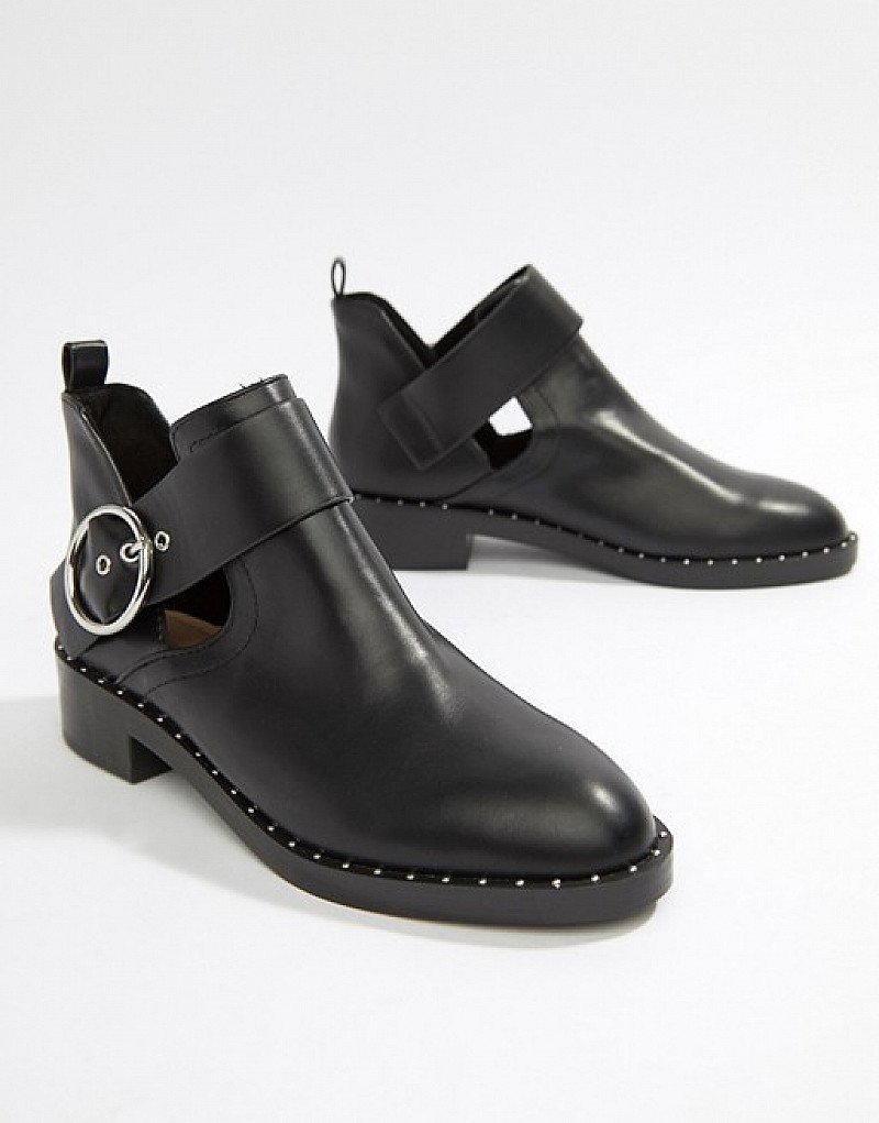 SAVE BIG ON BOXING DAY - Pull&Bear round buckle cutout boot in Black!