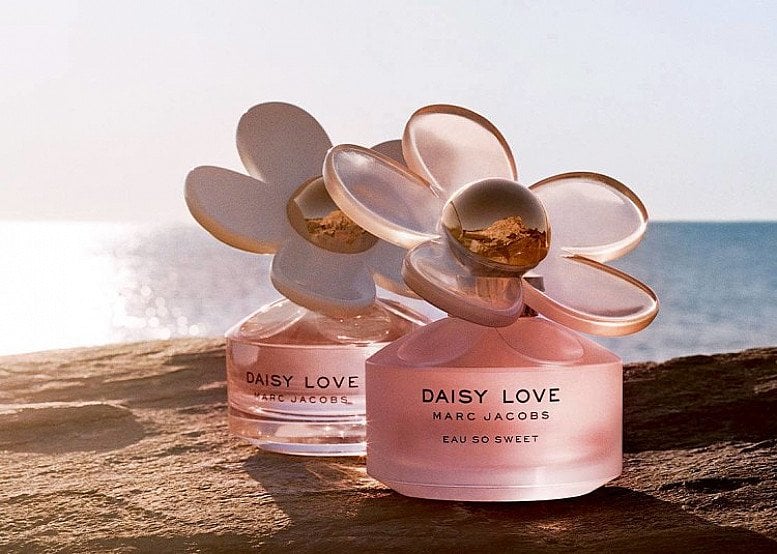 Free Marc Jacobs Daisy Love Eau So Sweet Pouch when you buy any Marc Jacobs Daisy Love Eau So Sweet