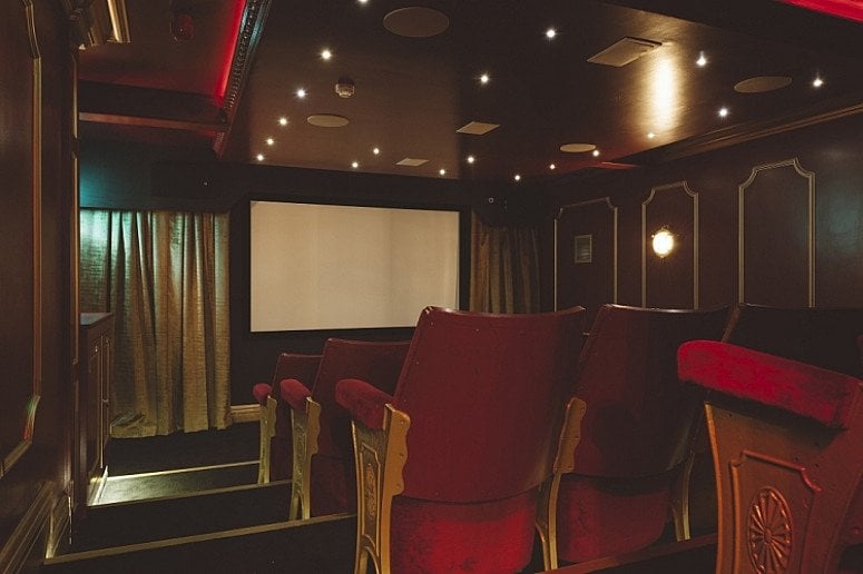THE ULTIMATE VINTAGE CINEMA