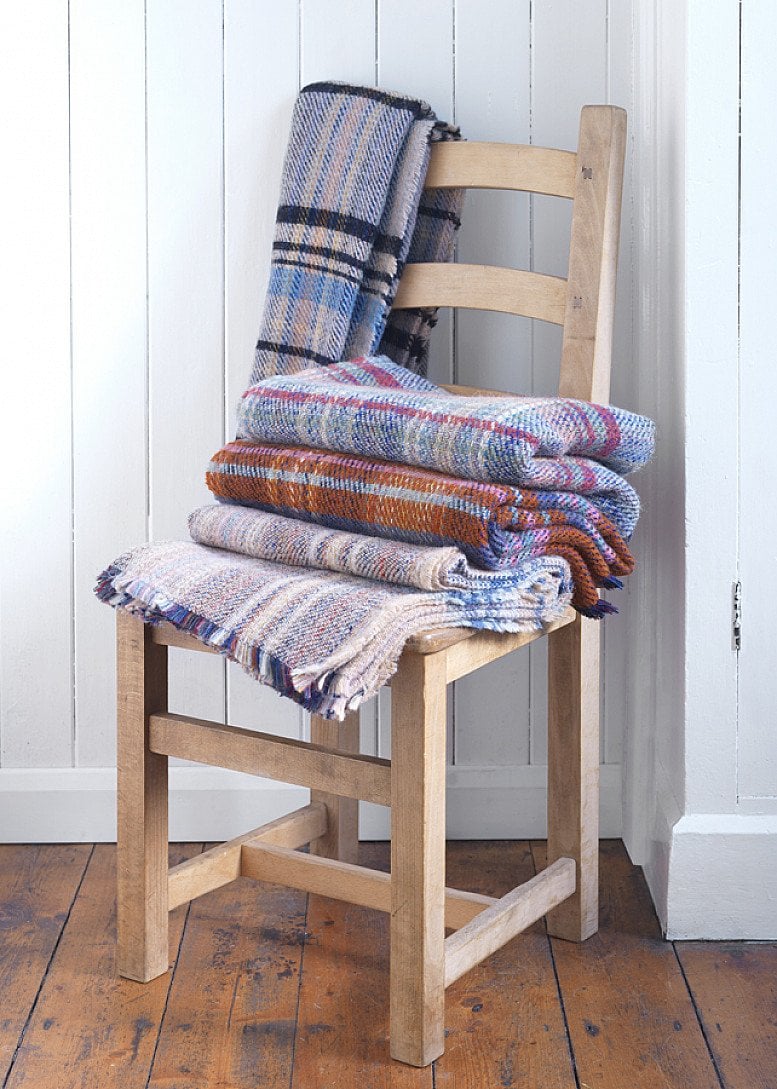 Ideal for picnics, this traditional Weave Rug has been manufactured in the UK from recycled yarn!