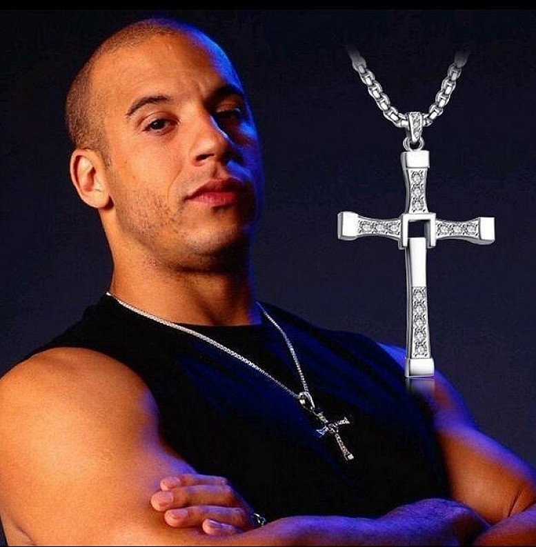 CELEBRITY JESUS CROSS PENDENT