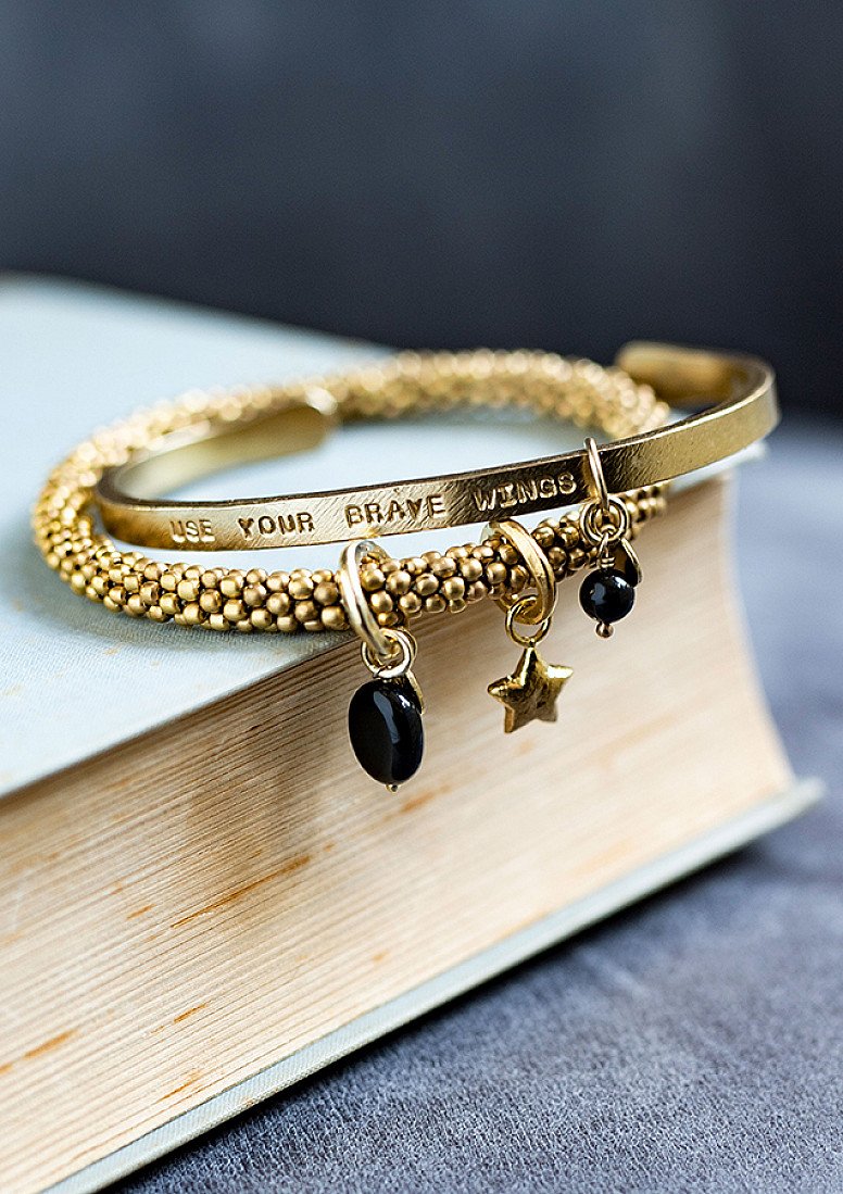OFFER - A BEAUTIFUL STORY JACKY BLACK ONYX STAR GOLD BRACELET