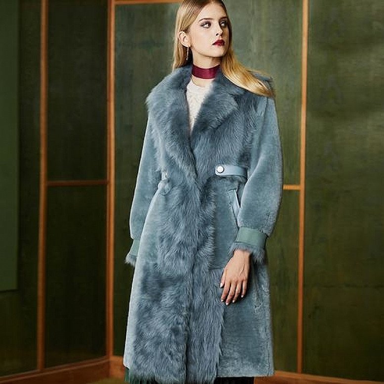 ULTRA LUXURY FEMALE GENUINE FUR COAT