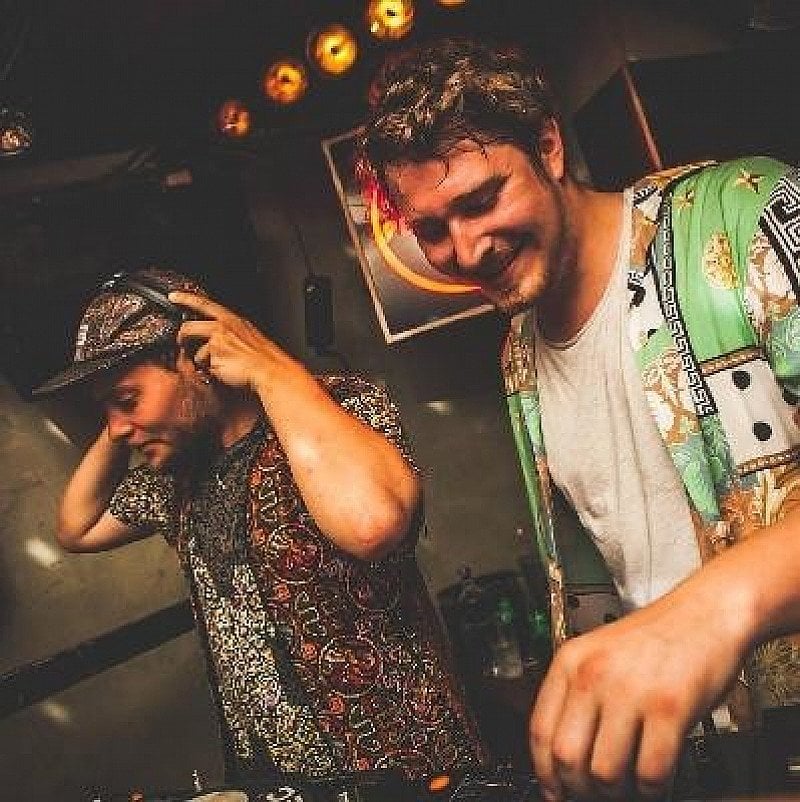 MoodFix Presents Krywald & Farrer at Hare And Hounds