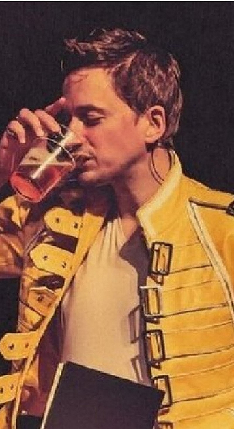JOHN ROBINS: THE DARKNESS OF ROBINS