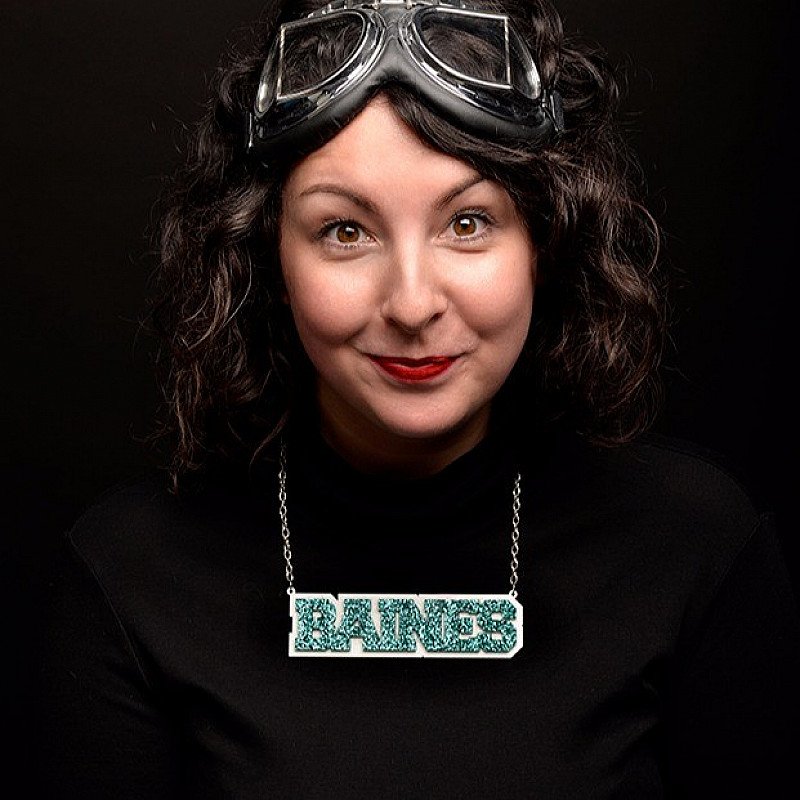 1 WOMAN, A HIGH-FLYER AND A FLAT BOTTOM: SAMANTHA BAINES