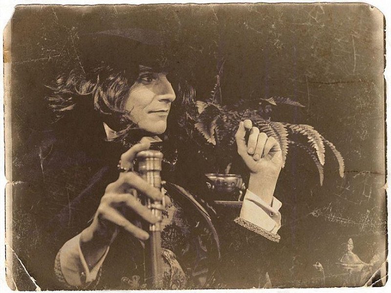 Tea with Oscar Wilde