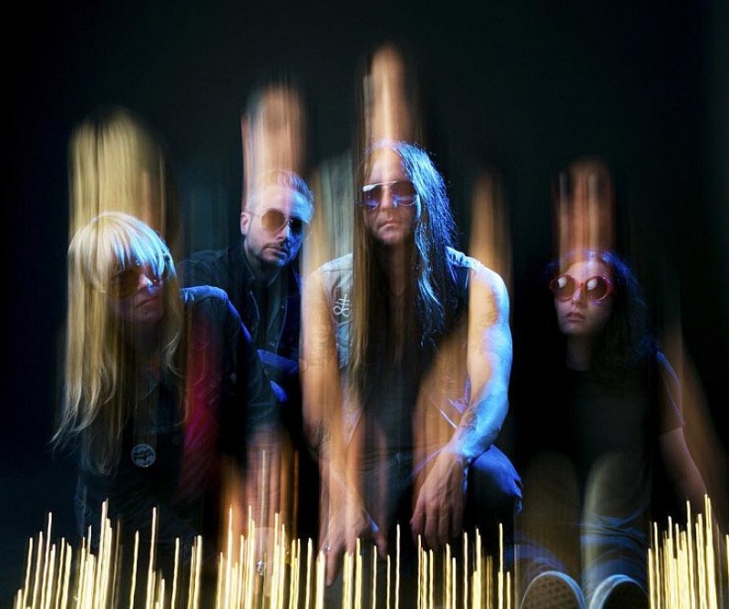 Black Helium/Lovely Wife/Snakes Don’t Belong In Alaska/Arberosa