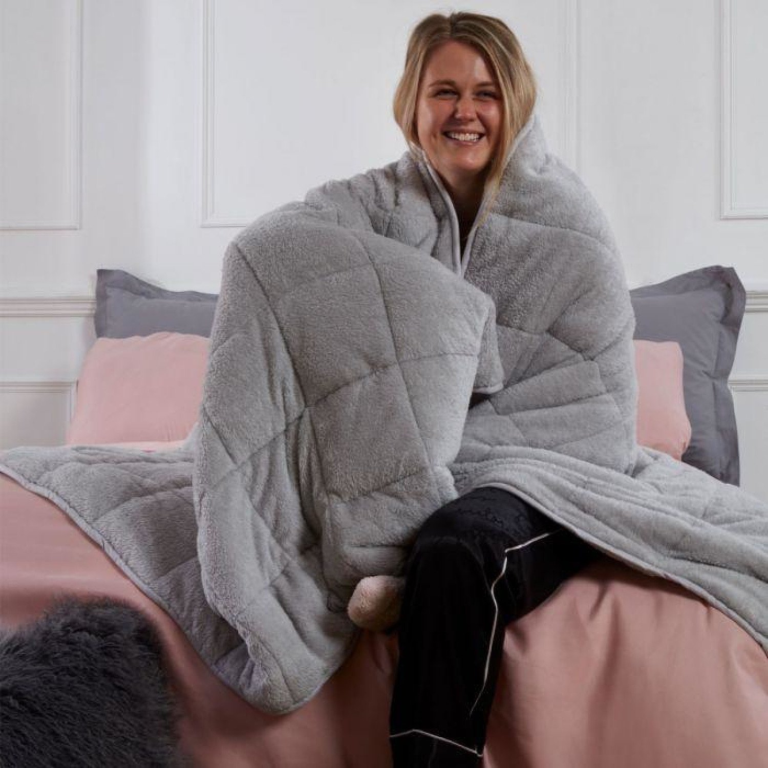 BRENTFORDS TEDDY FLEECE WEIGHTED BLANKET - SILVER GREY