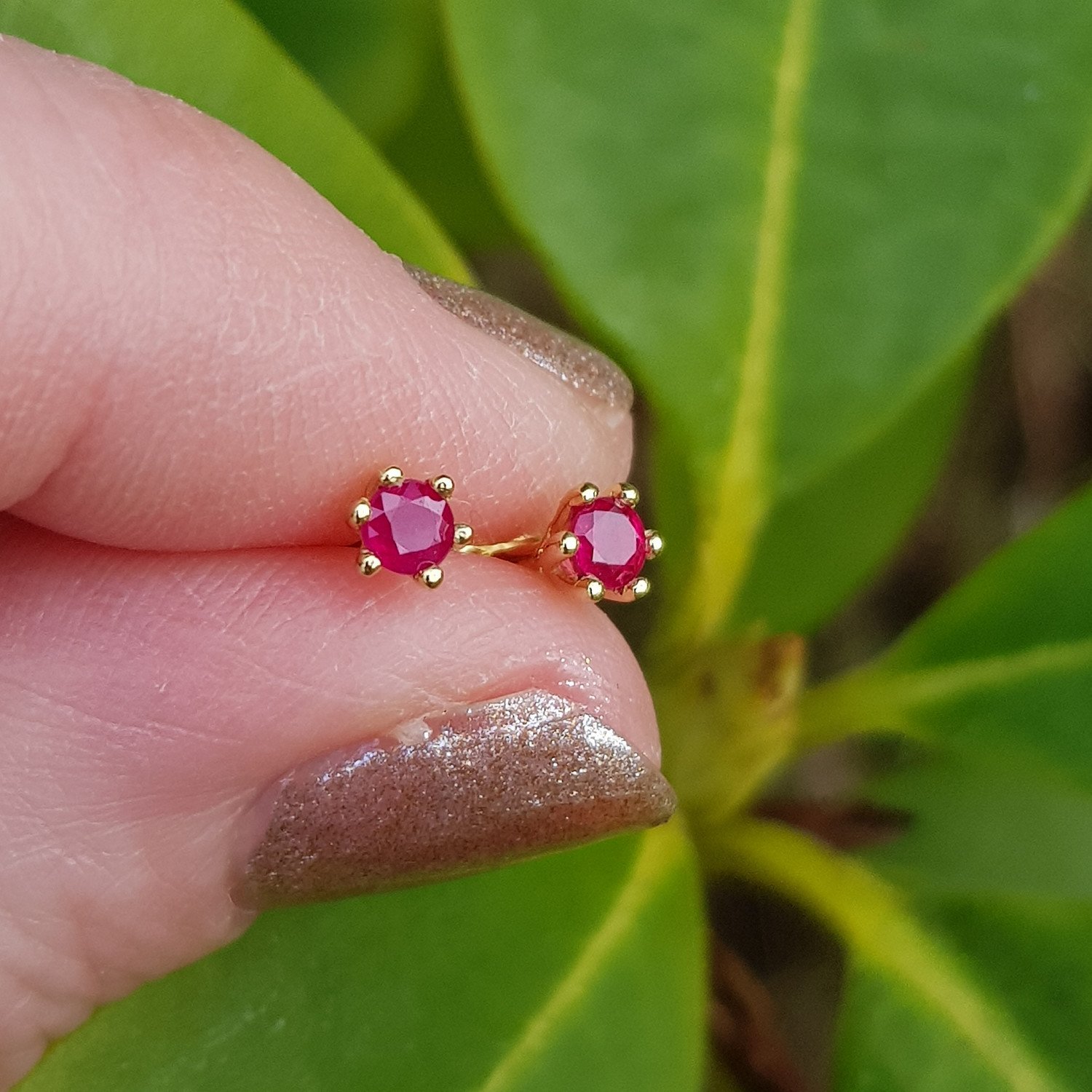 9ct yellow gold 3mm ruby claw set stud earrings - ONLY £56
