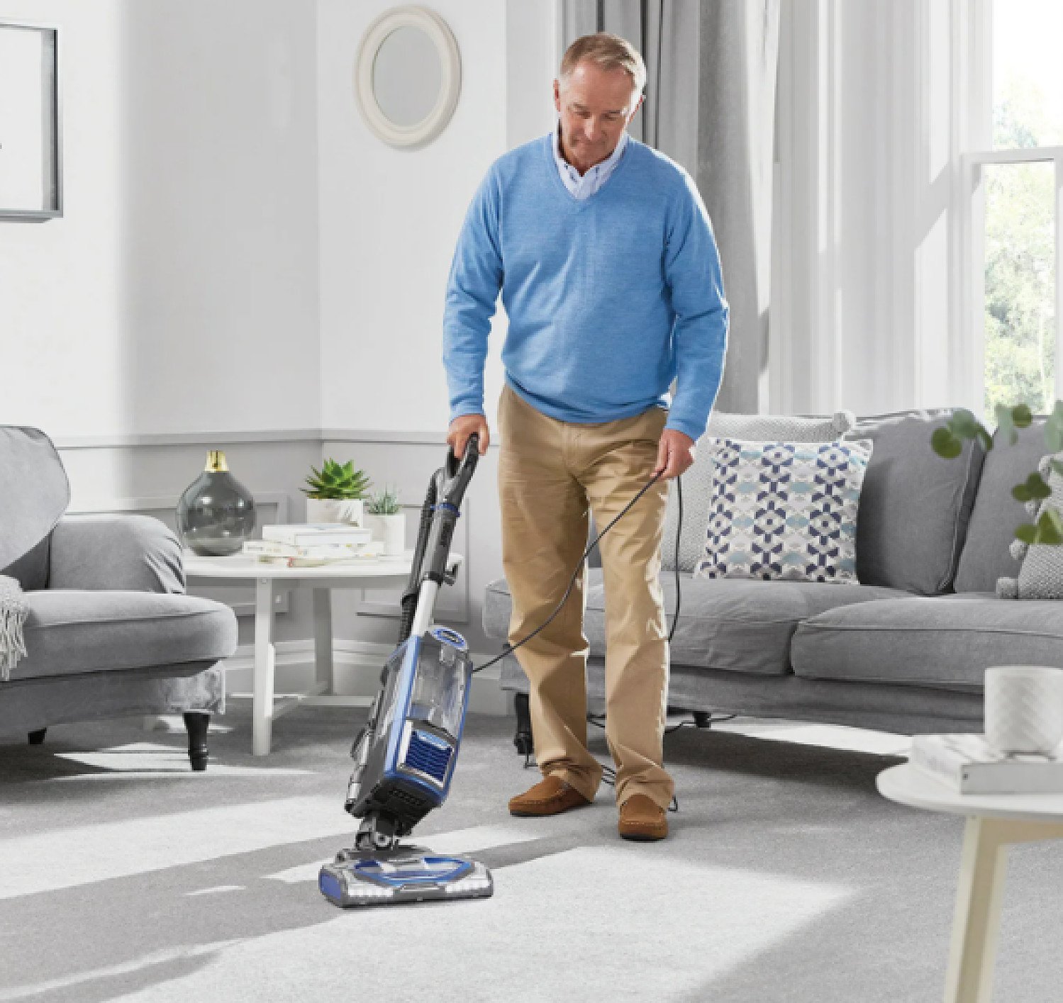 SAVE - Shark Powered Lift-Away Upright Vacuum Cleaner NV681UK