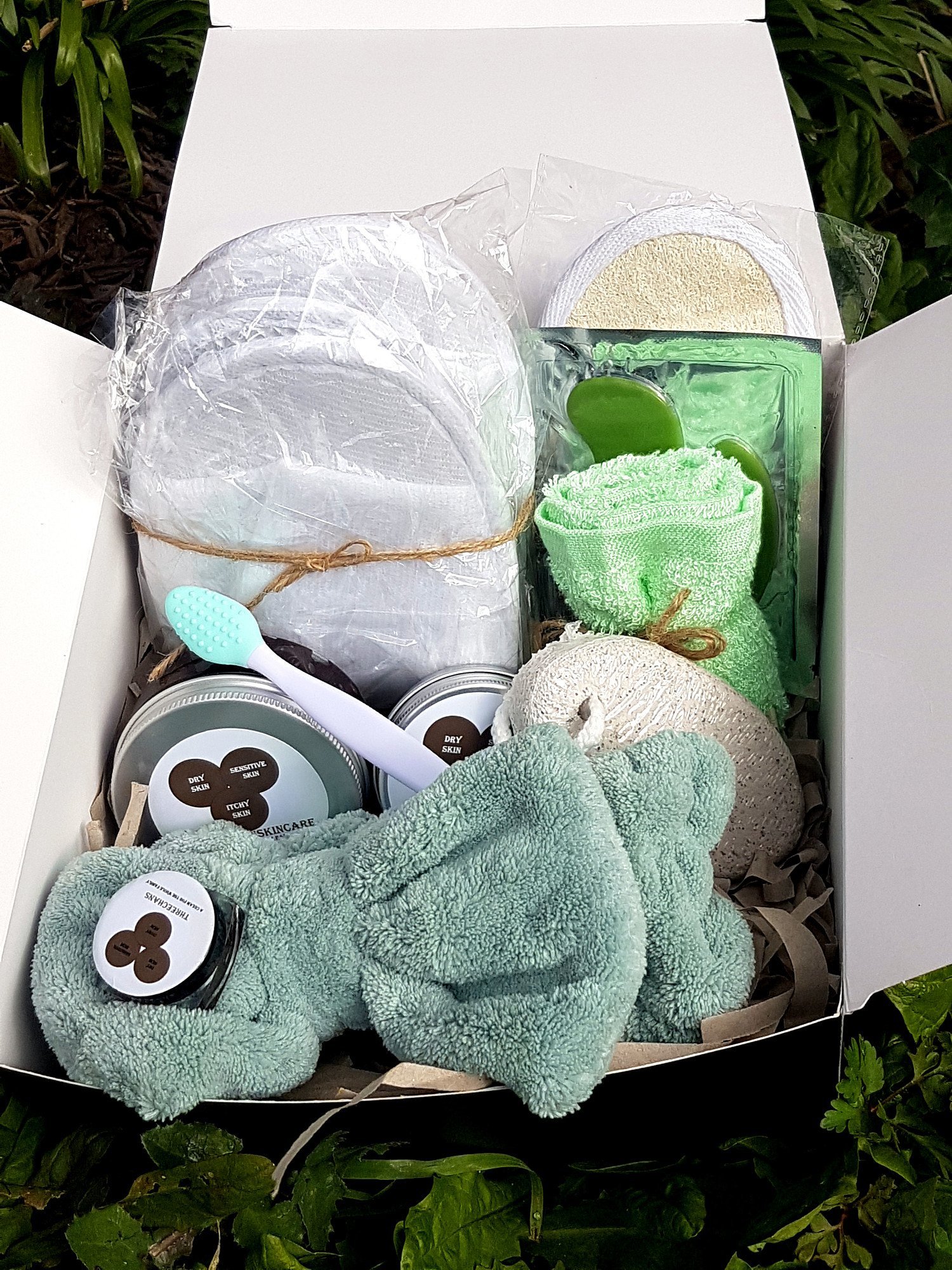Spa essentials skincare box