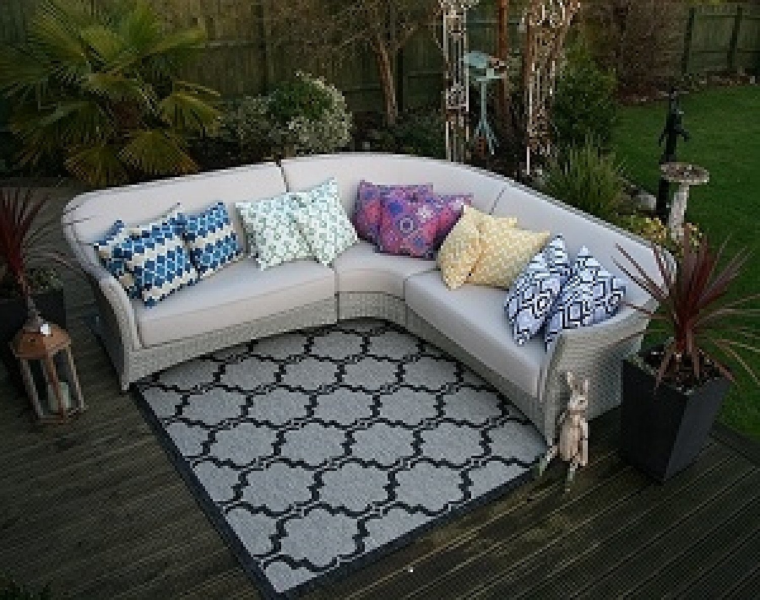 Take a look at our outdoor rugs and cushions! Alfresco Rugs Ltd