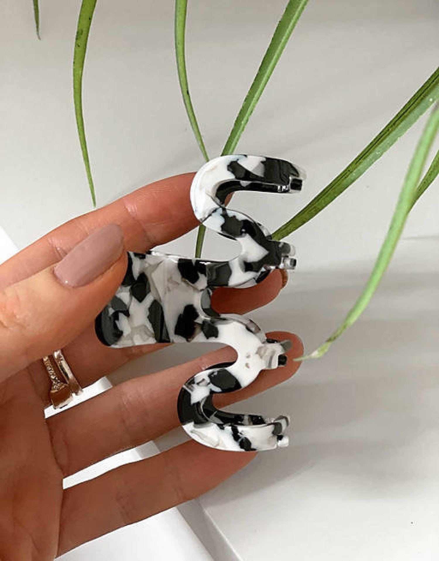 ASOS DESIGN hair clip claw in mono resin - £6.00!