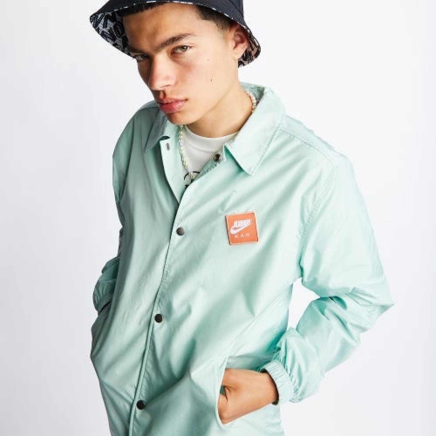 The Jordan Lightweight Men's Jacket is now on Foot Locker for just £89.99!