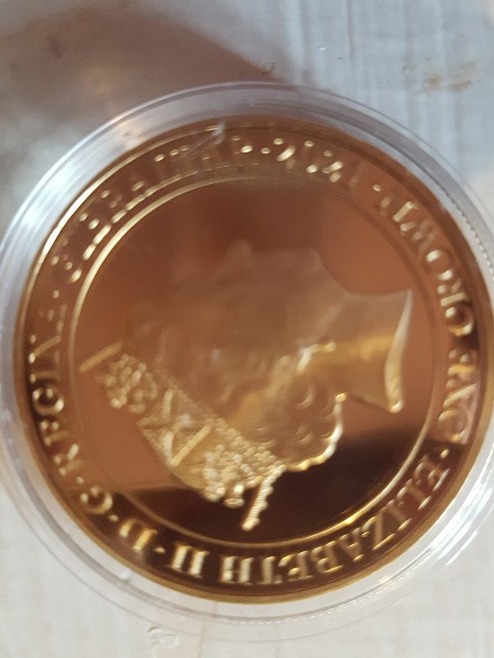 Her Majesty:A Life in Pictures 'Her Birth' Coin