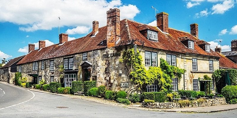 £69 – Wiltshire inn stay w/breakfast & wine, 52% off